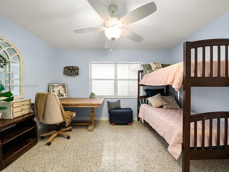 2551 Lakeview Dr — Photo 47