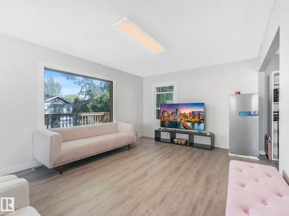 11532 88th St NW, Edmonton, AB T5B 3R3