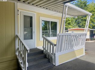 630 Shorepines Hts, Coos Bay, OR 97420