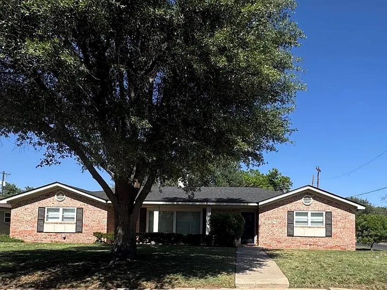 3300 Durant Dr — Photo 1