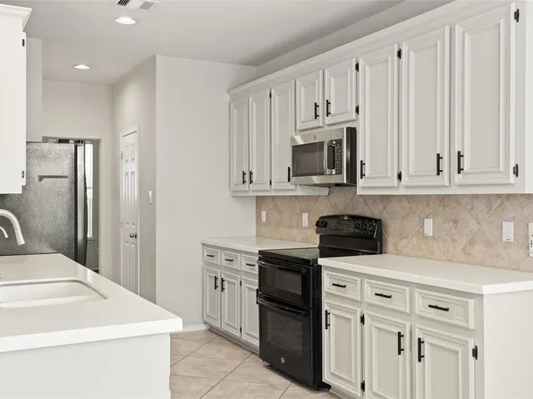 9611 Oxford Grove Dr, Houston, TX 77095
