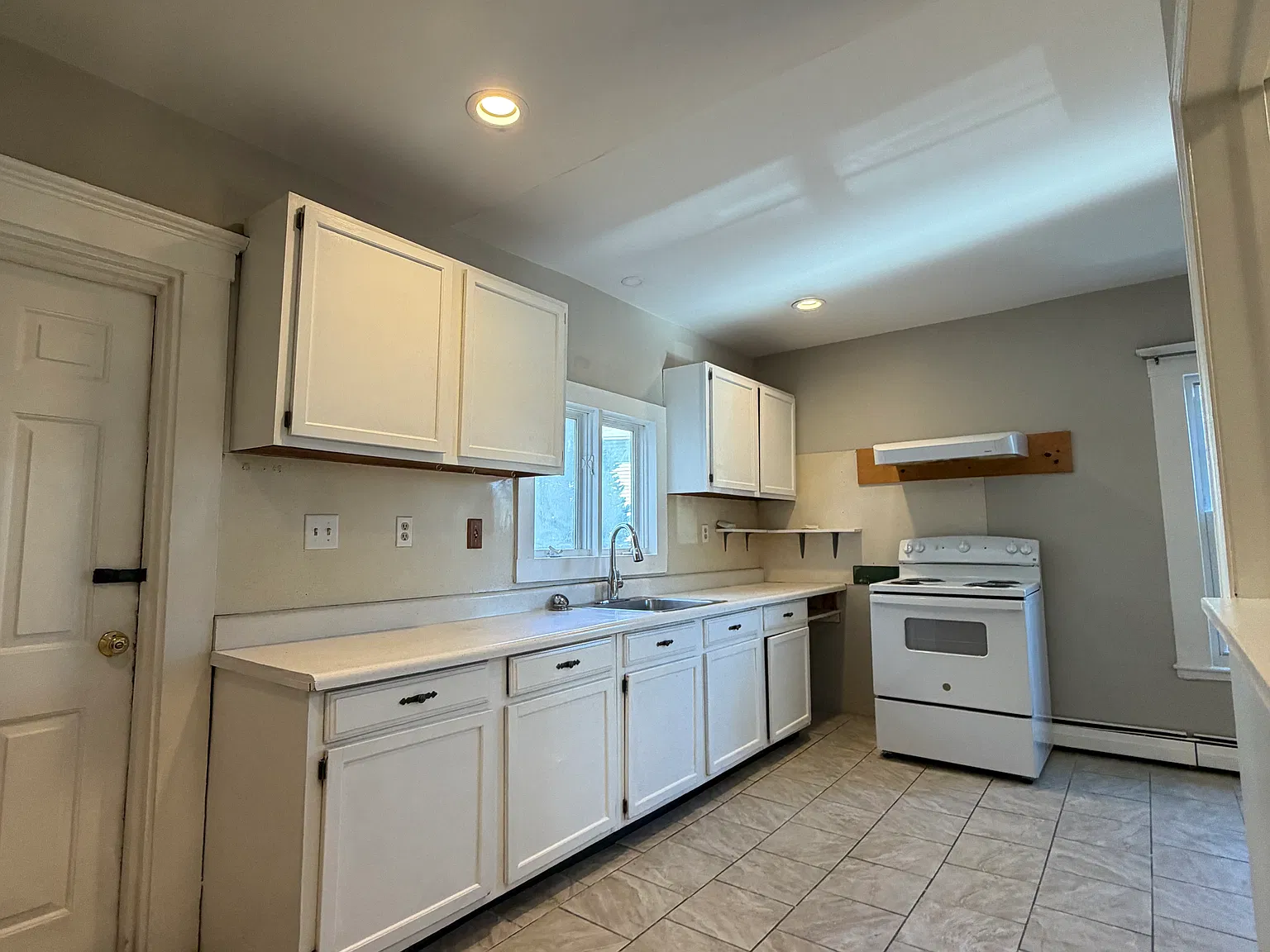 3 bed, 1100 sqft, $1,850 — Photo 2