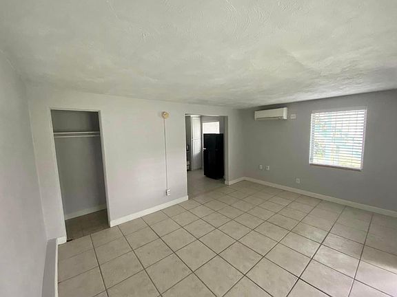 4th image of 91 Live Oak Ave APT C