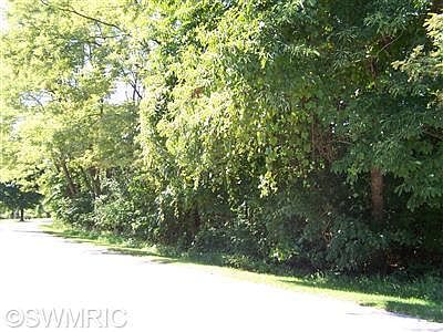 1st image of 4221 Pinewood Dr