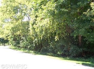 4221 Pinewood Dr, Benton Harbor, MI