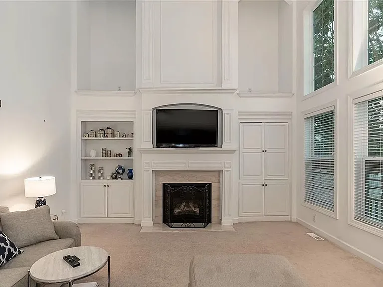 10400 Swerling Way — Photo 15