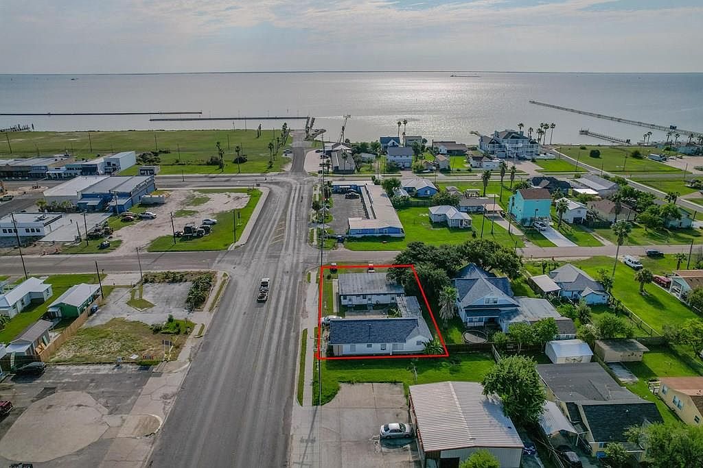 907 E Market St, Rockport, TX 78382 Zillow