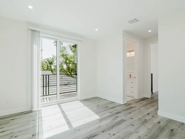 8107 Lemona Ave — Photo 13