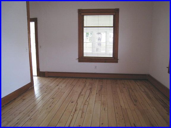 5th image of 825 Pennsylvania St