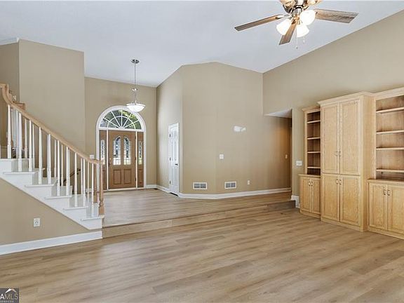 5th image of 4565 Ashmore Cir NE