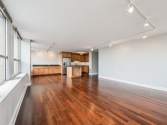 3rd image of 2626 N Lakeview Ave APT 1102