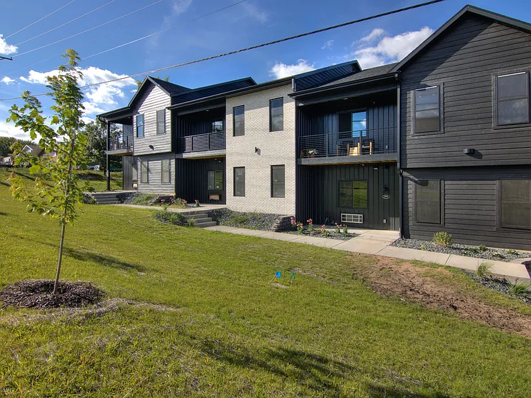 3612 Spooner Ave — Photo 1