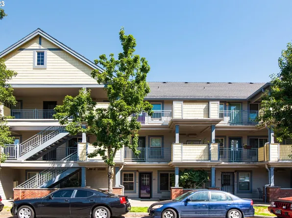 9837 NE Irving St APT 305, Portland, OR 97220
