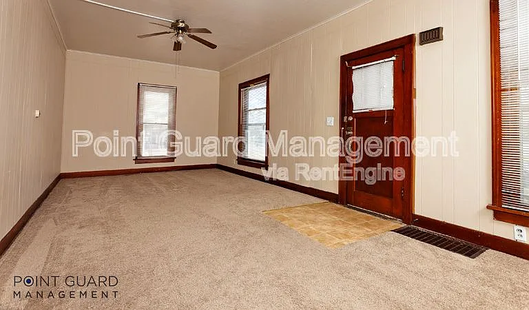 221 S Millwood Ave — Photo 5