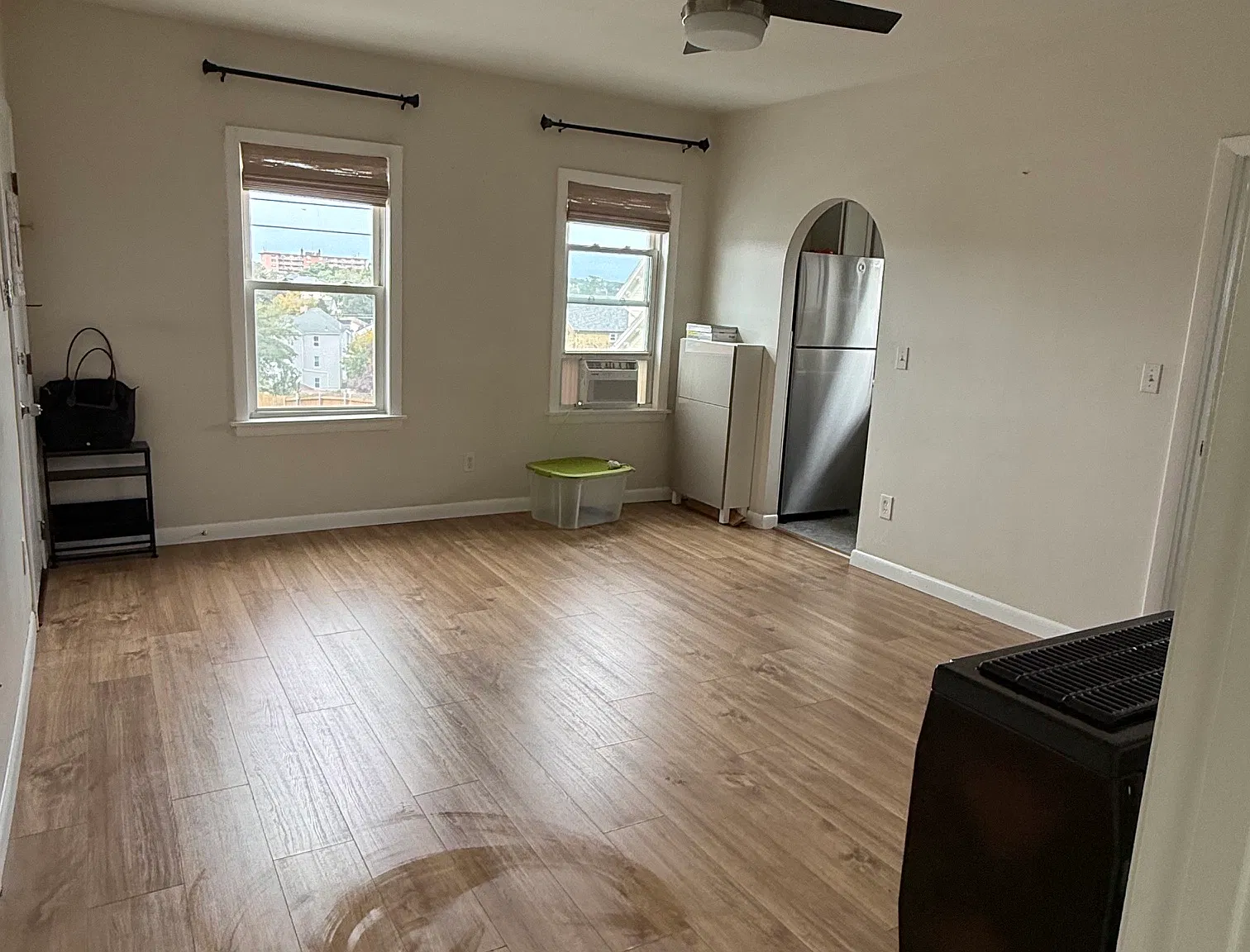2 bed, 650 sqft, $1,300 — Photo 2