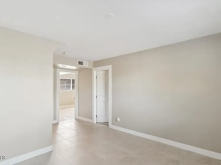1737 E Manhatton Dr — Photo 8
