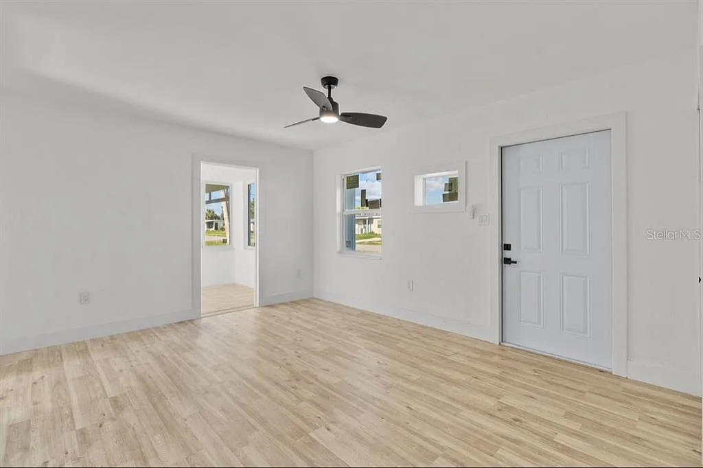 3 bed, 2.0 bath, 947 sqft, $1,750 — Photo 3