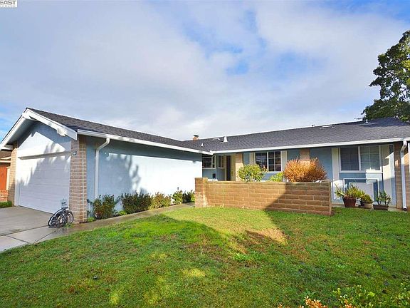 4th image of 34874 Blackstone Way