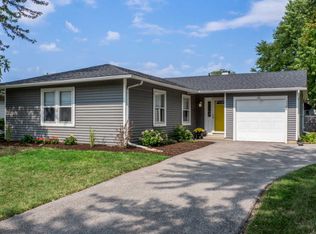 1126 Cumberland Rd, Aurora, IL 60504