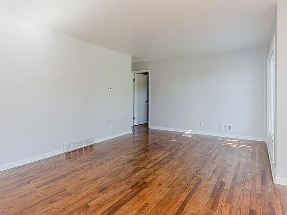 4th image of 1032 W 30th St