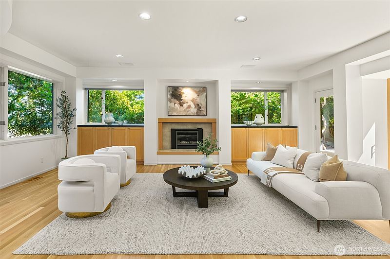 2nd image of 16407 NE 44th Way