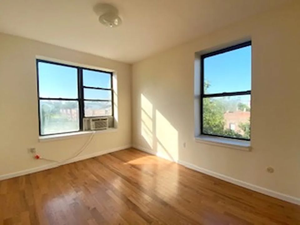 1st image of 2405 27th St #4A