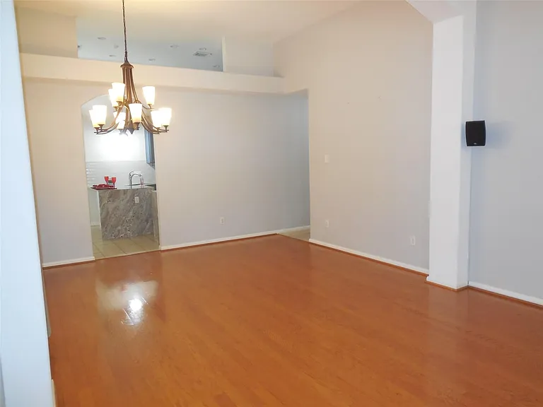 10523 N Newpark Dr — Photo 7