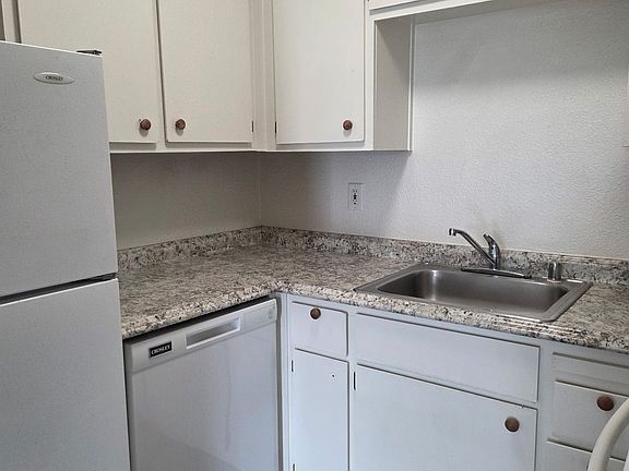 5th image of 6607 Blue Heron Dr APT D