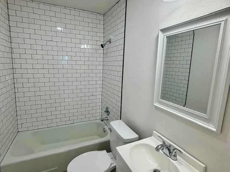 924 Hubert St — Photo 7