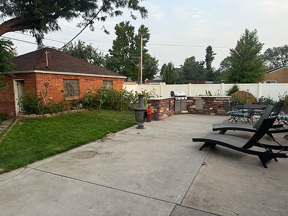 3rd image of 2800 Magnolia St