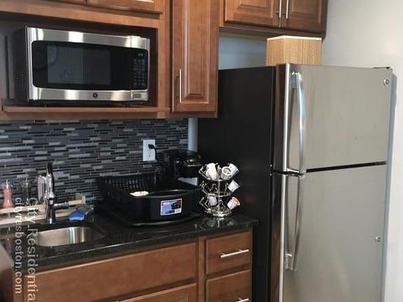 2nd image of 4 Greenway Ct APT 8