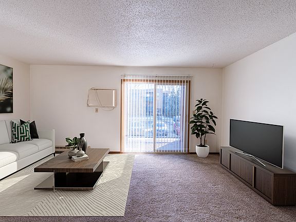 Grand Forks, ND Cedarwood Apartments | Living