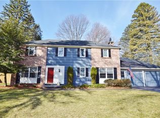 40 Parkridge Dr, Pittsford, NY 14534