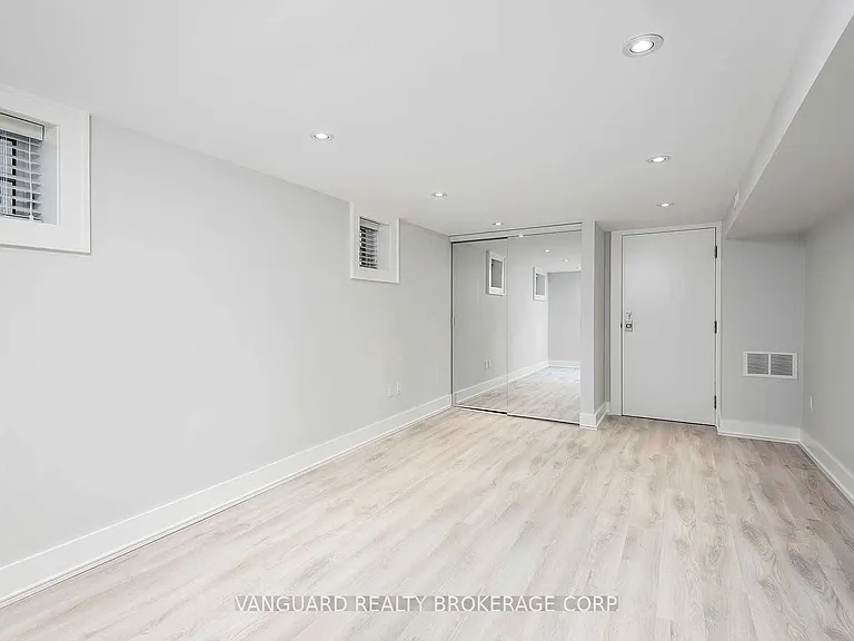 187 Brooke Ave #BASEMENT — Photo 6