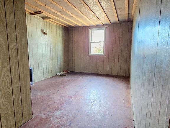 3rd image of 1895 Quarry Rd