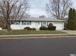 2213 Willow St, Pekin, IL 61554