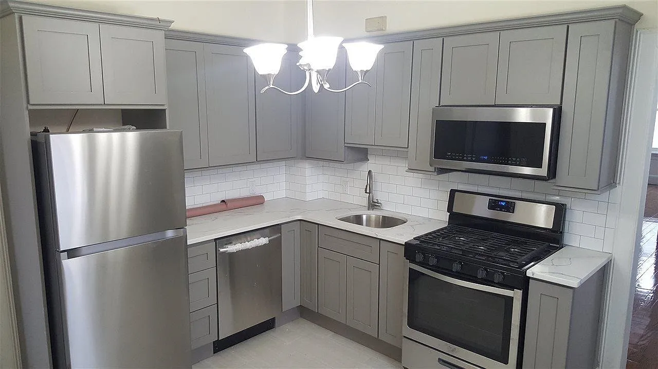 2 bed, 1.0 bath, 1250 sqft, $2,800 — Photo 1