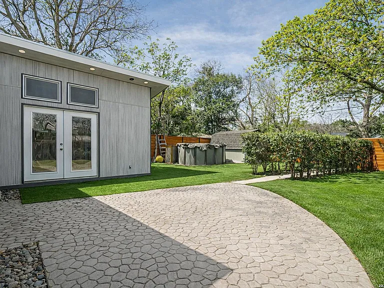 227 Devonshire Dr — Photo 55