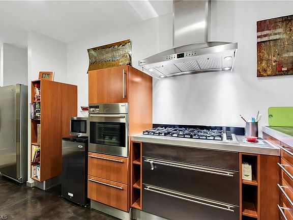 5th image of 7432 Willems Dr