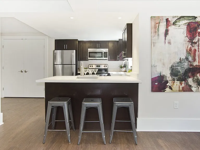 Sedgwick Gardens Apartments — Photo 8