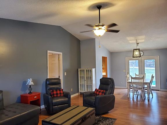 5th image of 165 Southridge Cir