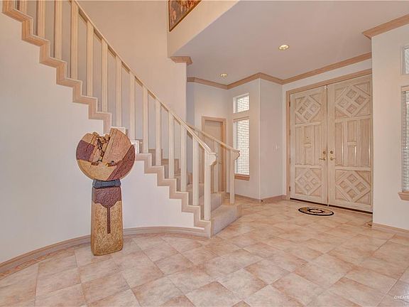 3rd image of 2312 Red River Dr