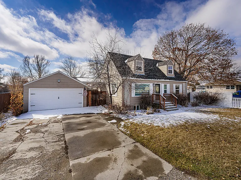 2230 Canyon Dr — Photo 1