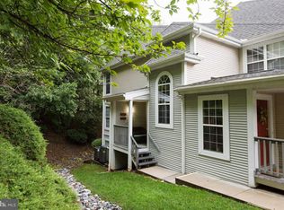 1107 Country Place Dr, Lancaster, PA 17601