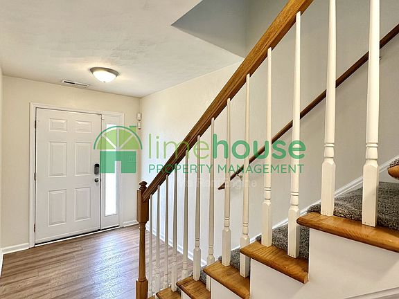 4th image of 1323 Hoover Ave