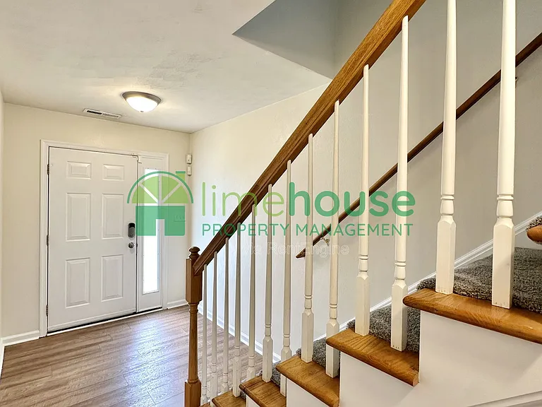 1323 Hoover Ave — Photo 4