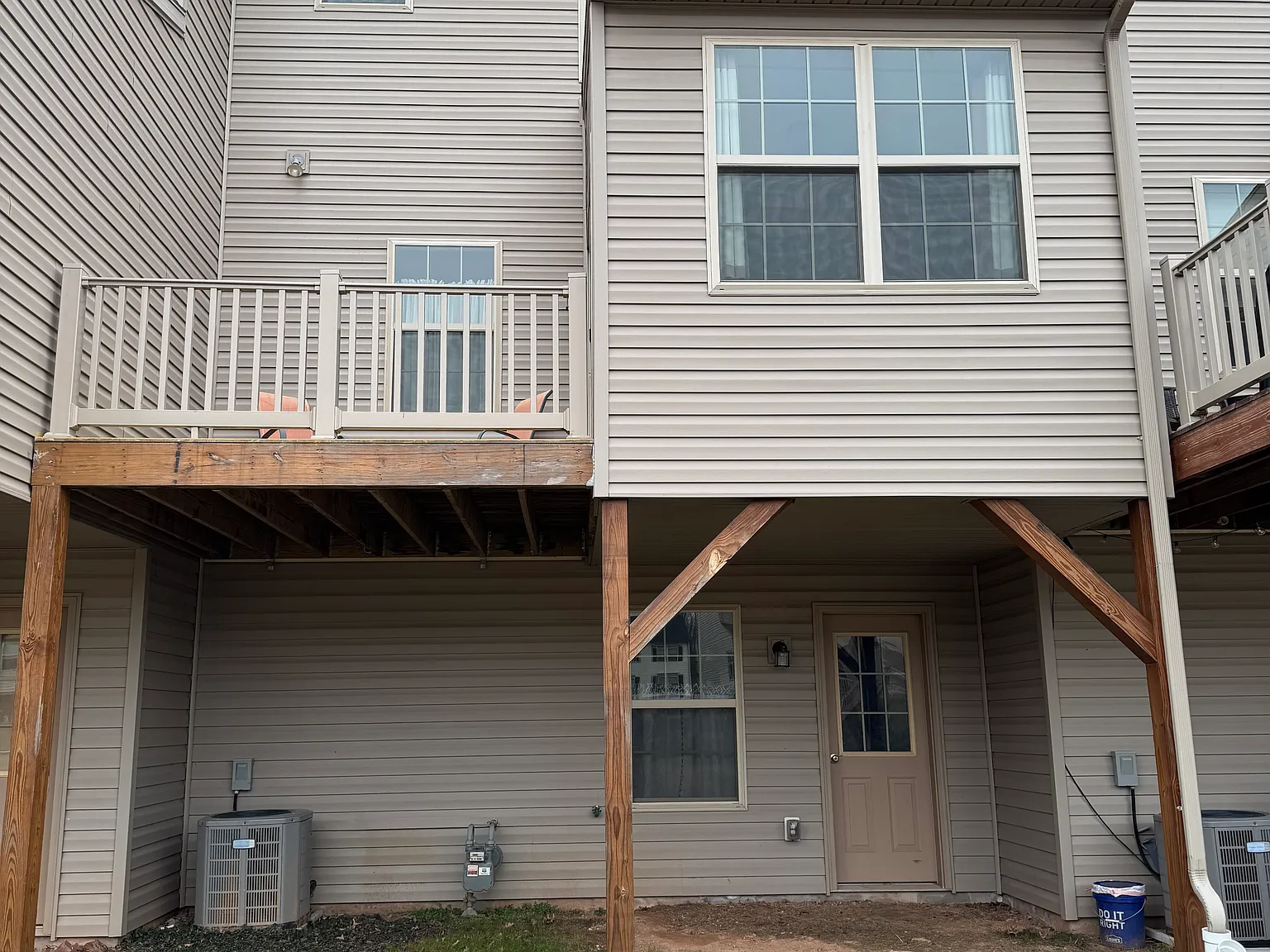 3 bed, 2.5 bath, 1480 sqft, $2,000 — Photo 2