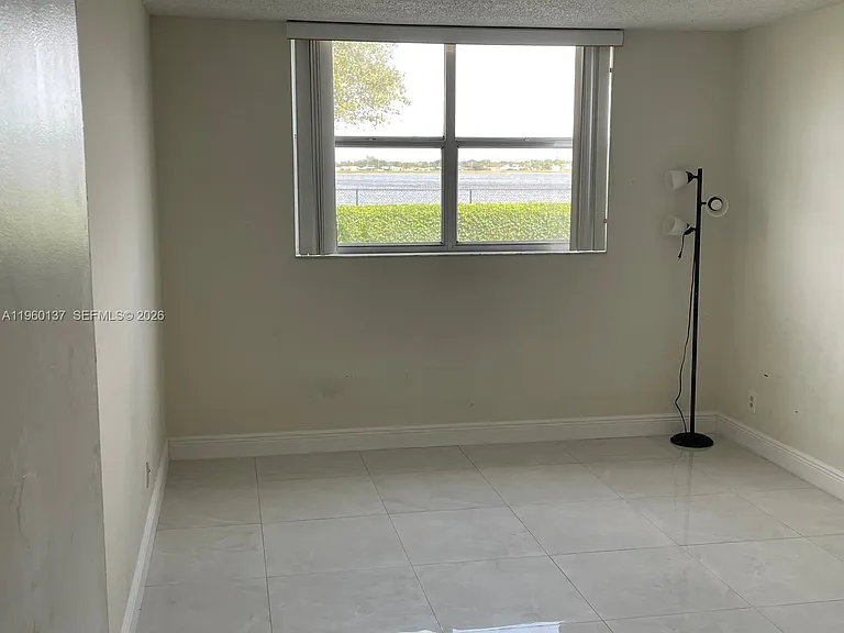 470 Executive Center Dr #1C — Photo 7