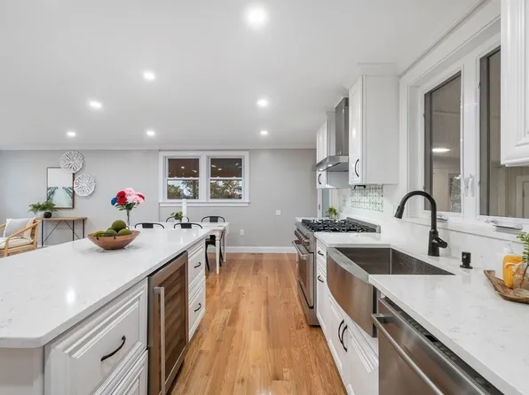 12 Buttonwood Ln, Plymouth, MA 02360