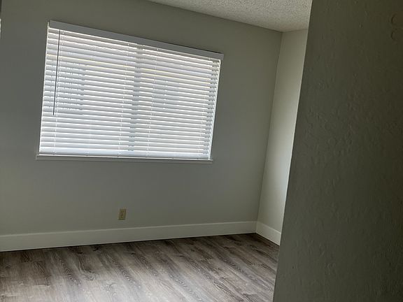 5th image of 2928 Peachtree Dr Unit 2